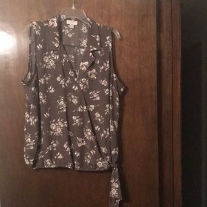 Xl sleeveless shirt with tie on the side